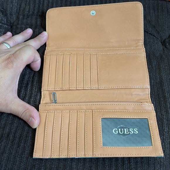 Trio of retro matching “tiedye style” Guess wallets NWT! - Picture 2 of 8